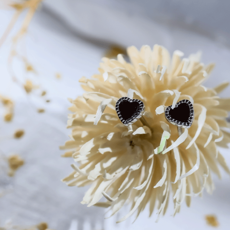 オニキスプラチナピアス