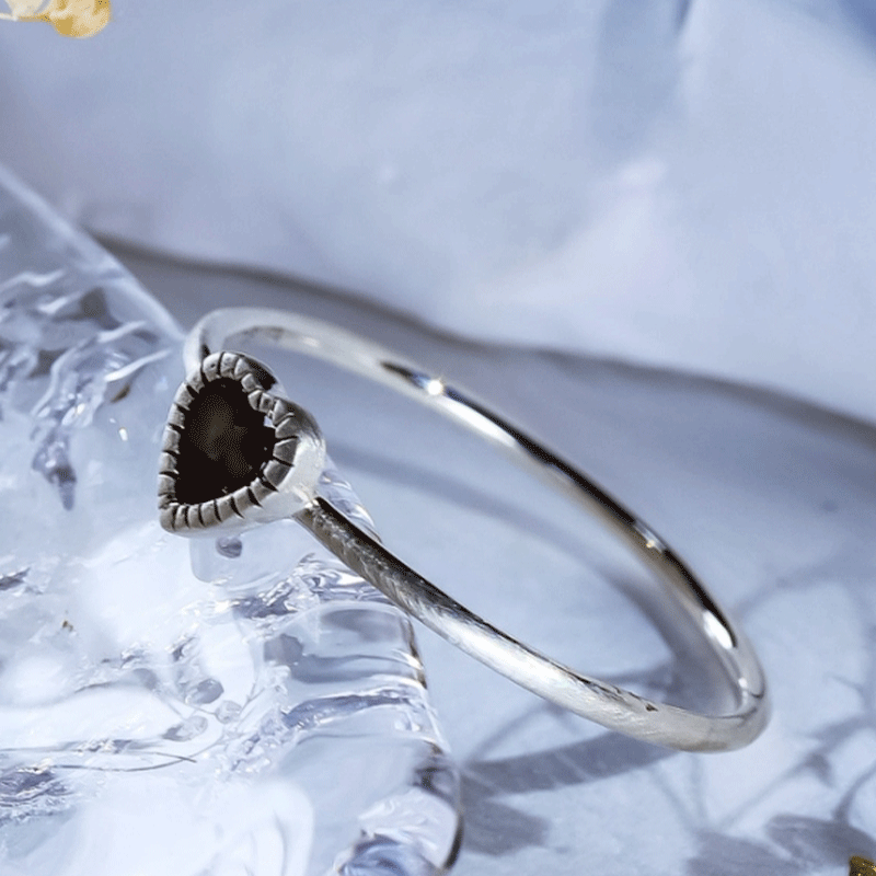 Noir onyx heart silver ring (mat)