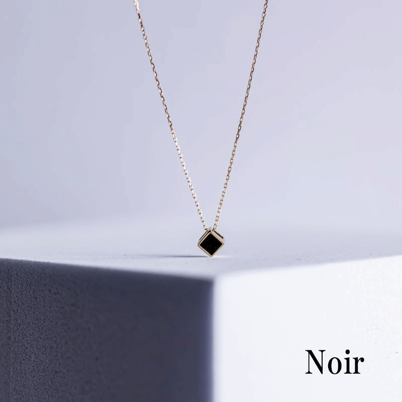 Noir onyx square necklace